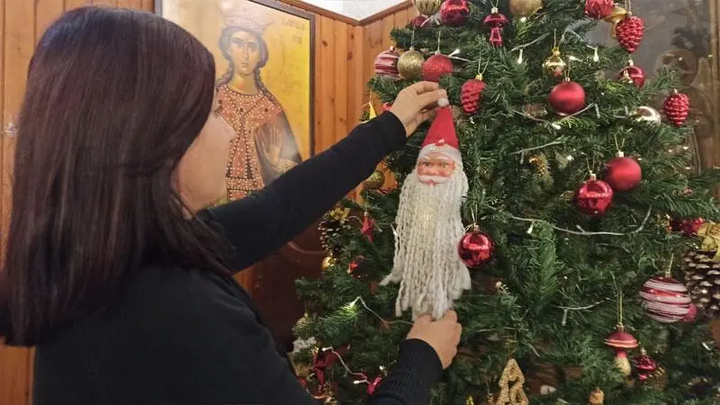 İskenderun’da depremde hasar gören kilisede Noel hazırlığı