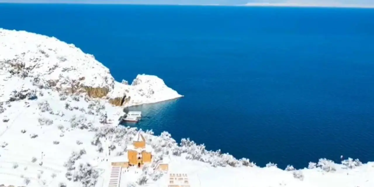 Akdamar (Ahtamar-‘Akunq’ web sitesi) Adası Beyaz Gelinliğini Giydi