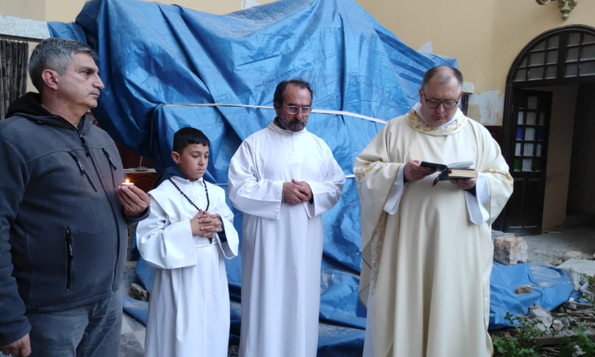 Katedralin Yıkıntıları Arasında Anma Ayini