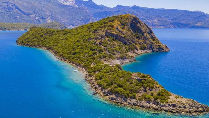 Mavinin, yeşilin ve tarihin buluştuğu Gemile Adası