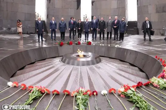 Gürcistan Başbakanı Ermeni Soykırımı Anıtını ziyaret etti