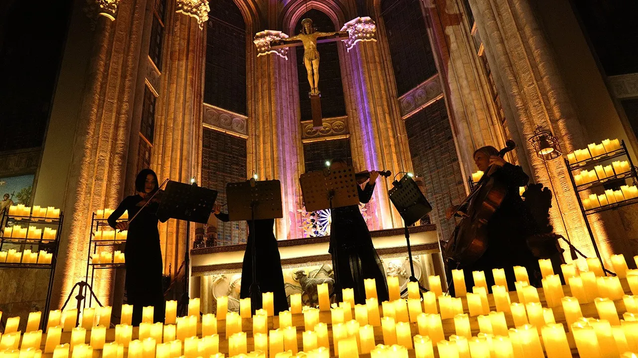 Sent Antuan Kilisesi’nde görkemli atmosfer: Kilise, yüzlerce mumla aydınlatılan konsere ev sahipliği yaptı