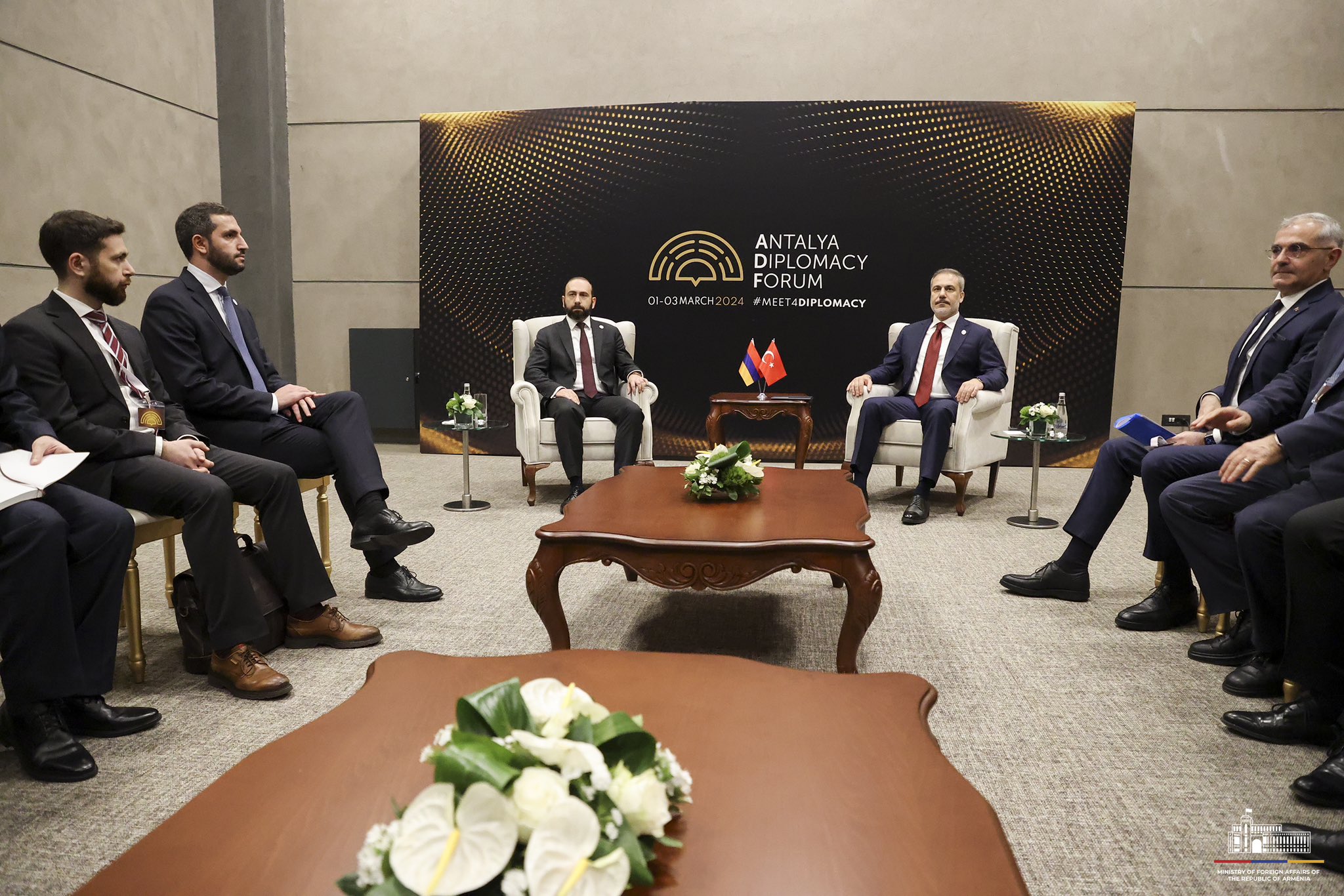Ararat Mirzoyan ve Hakan Fidan Antalya’da görüştü