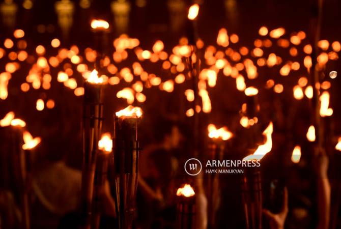 Yerevan’da Soykırım anıtına doğru meşaleli yürüyüş gerçekleşti