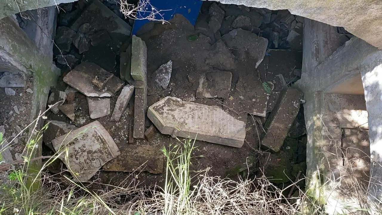 19’uncu yüzyıldan kalma Katolik mezarlığı yok oluyor