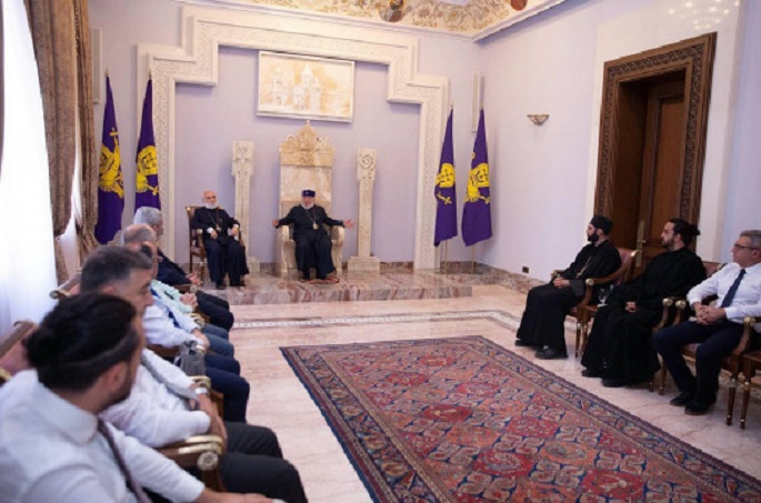 Tüm Ermenilerin Katolikosu, İstanbul Ermeni Patrikhanesi Beyoğlu Bölgesi’nin temsilcilerini kabul etti