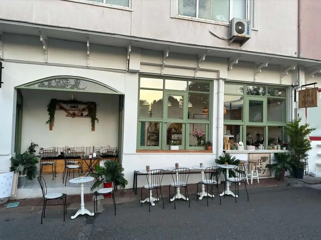 “Bir dara düşsen adada…”