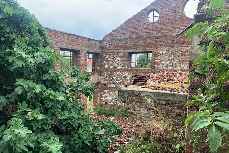 Bursa’da eski Ermeni kilisesi suç merkezine dönüştü