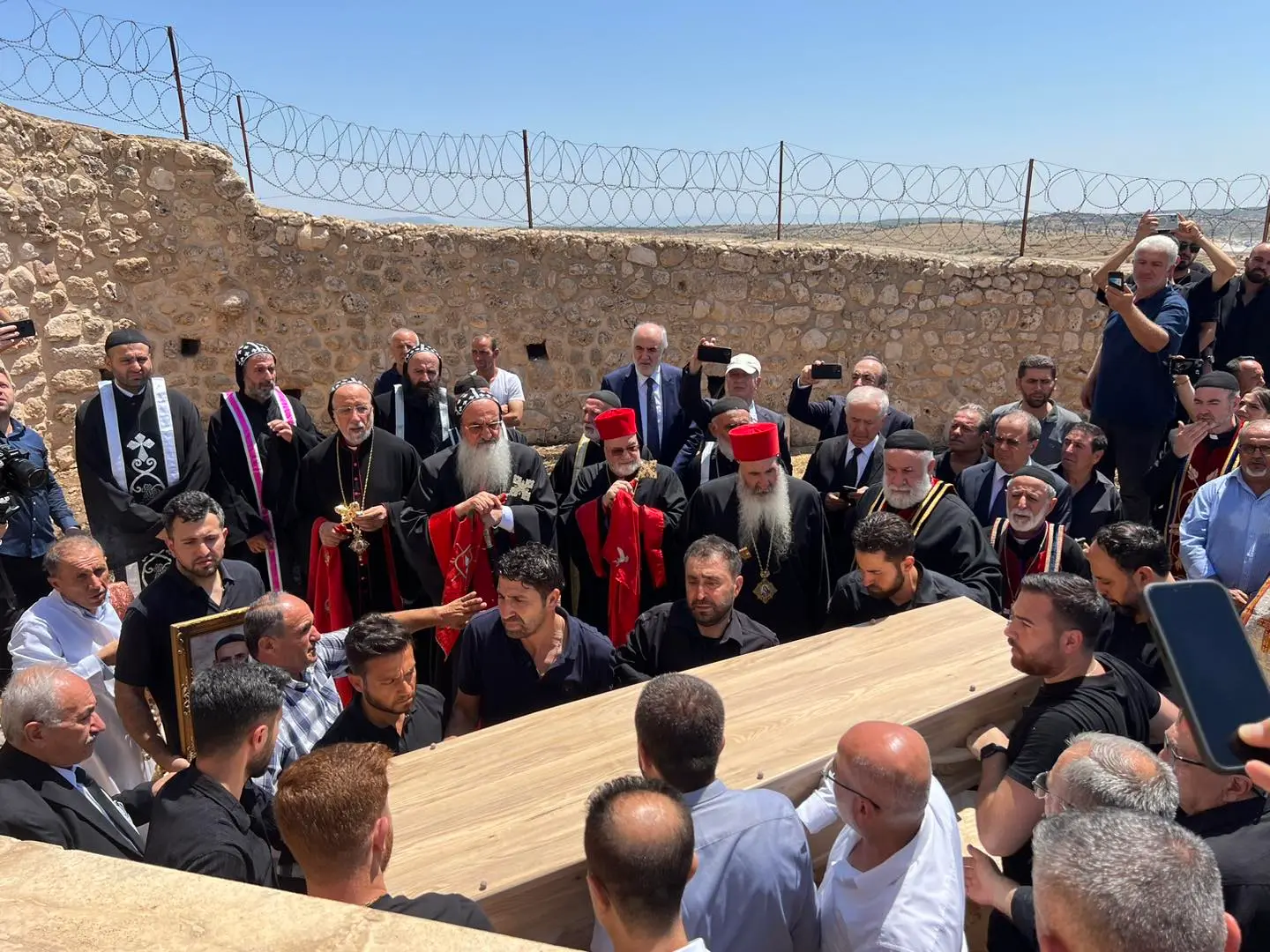 Horiepiskopos Hanna Aykurt Zaz’da defnedildi