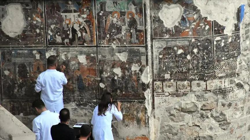 Bakan Ersoy, Sümela Manastırı’ndaki Ana Kaya Kilisesi’nin fresklerini restore ettiklerini bildirdi