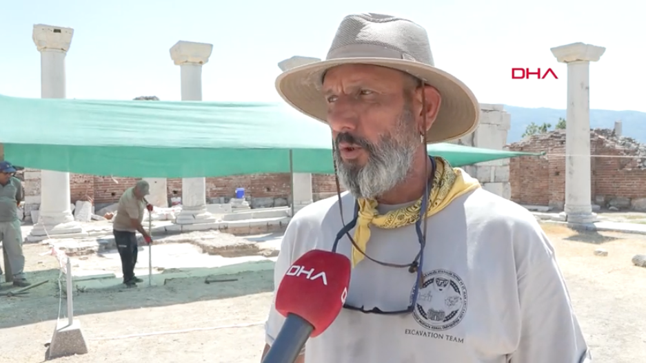 Ayasuluk Tepesi kazılarında St. Jean Kilisesi’nin güney haç kolunda zemin döşemeleri bulundu