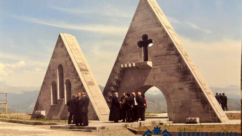 Azerbaycan, Karabağ’daki “Büyük ve Küçük Syunik” anıtını yıktı (Foto)