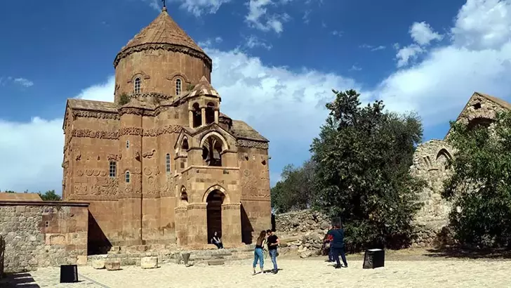 Van’daki tarihi Akdamar Kilisesi (Akhtamar Surb Khach Kilisesi-‘Akunq’ web sitesi), 12’nci ayine hazırlanıyor