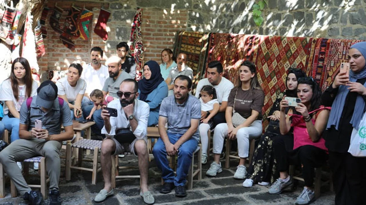 Diyarbakır’ın tarihi kilisesinde dengbêj sesleri yankılandı