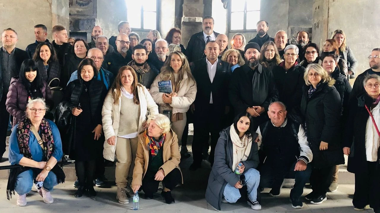 Yunan turist kafilesi Üzümlü Kilise’yi gezdi