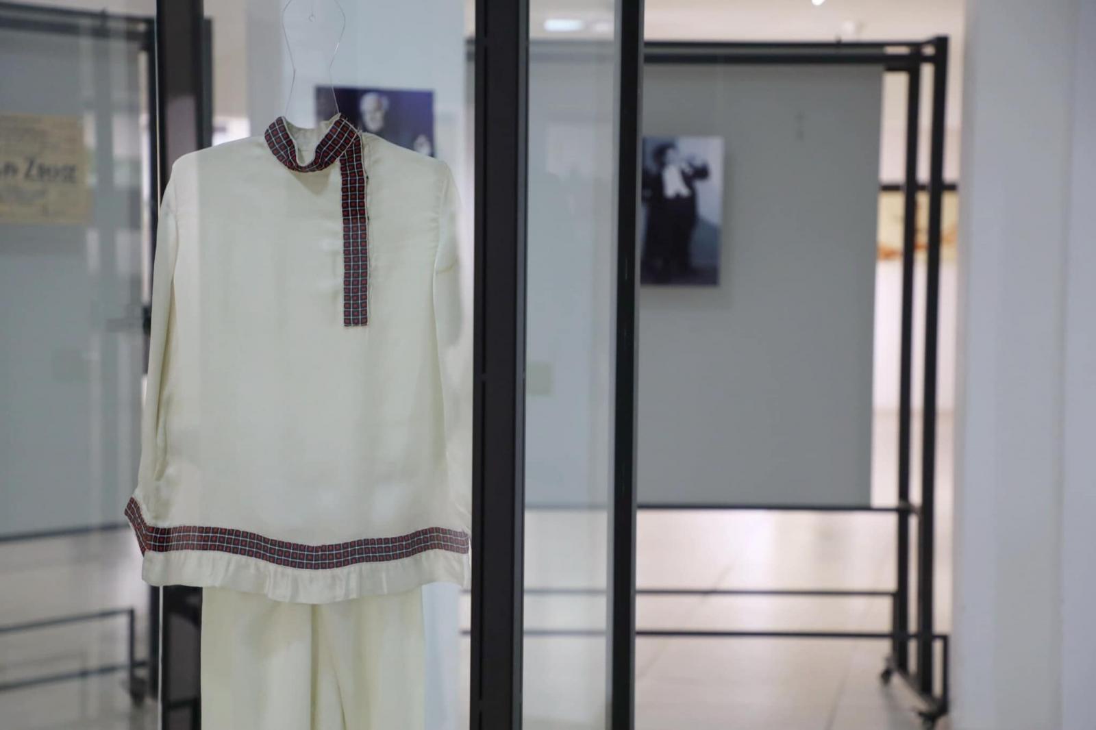 Charles Aznavour’un ilk sahne kıyafeti Gyumri’de sergilendi