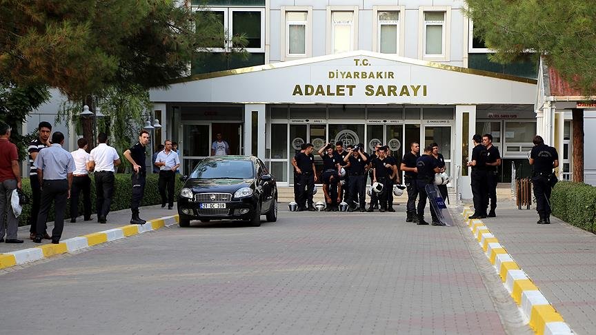 Gazetecilere gözaltı dalgası: Diyarbakır’da gözaltına alınanlar serbest