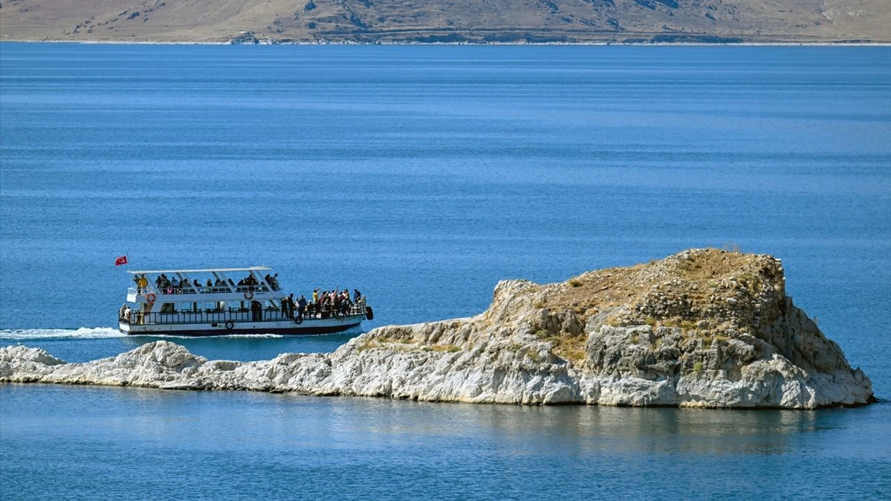 Van’ın tarihi güzellikleri ziyaretçi rekoru kırdı!