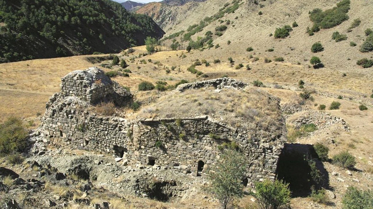 Erzincan’da 12. asırdaki manastır üniversitesi…