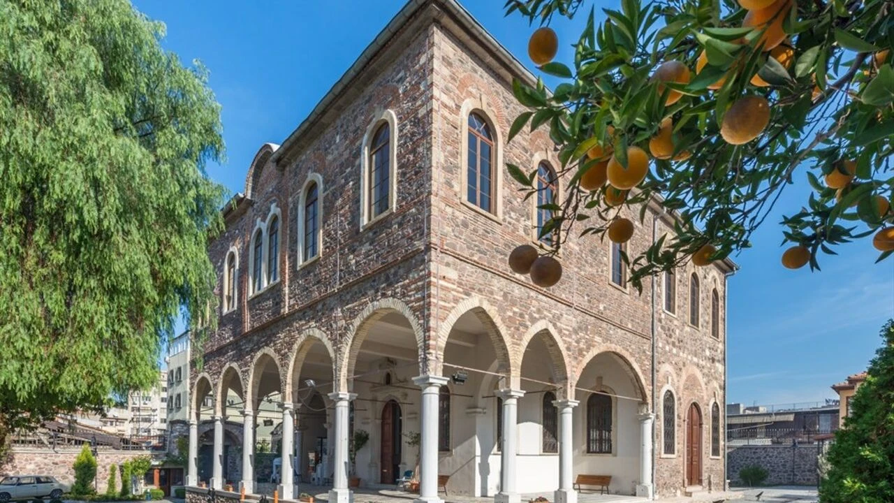 İzmir’in kültürel çeşitliliğini yansıtıyor: Aziz Vukolos Kilisesi nerede, nasıl gidilir?