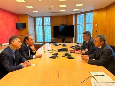 Paris’te Ermeni Devrimci Federasyonu Yüksek Kurulu temsilcisi, eski Fransa Cumhurbaşkanı ile görüştü