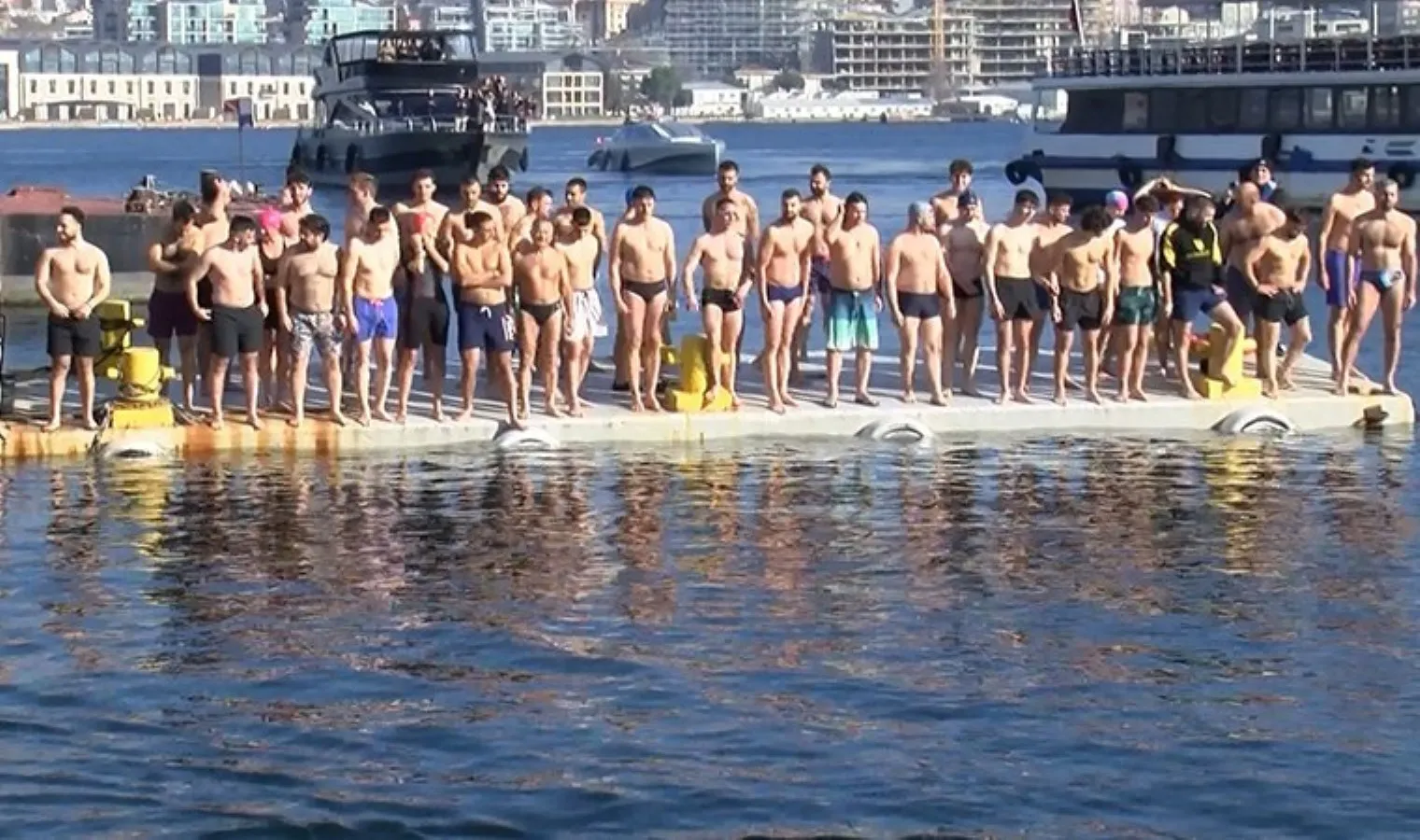 Haliç’te haç çıkartma töreni yapıldı