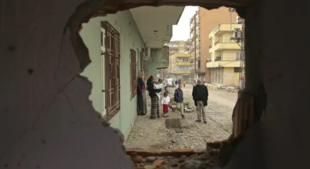 … Ve silahsız Kürtlerden silaha kırmızı kart: 2015 Hendek felaketi