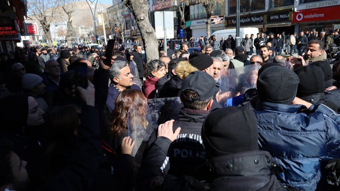 Van’da kayyım protestoları: 219 kişi gözaltına alındı
