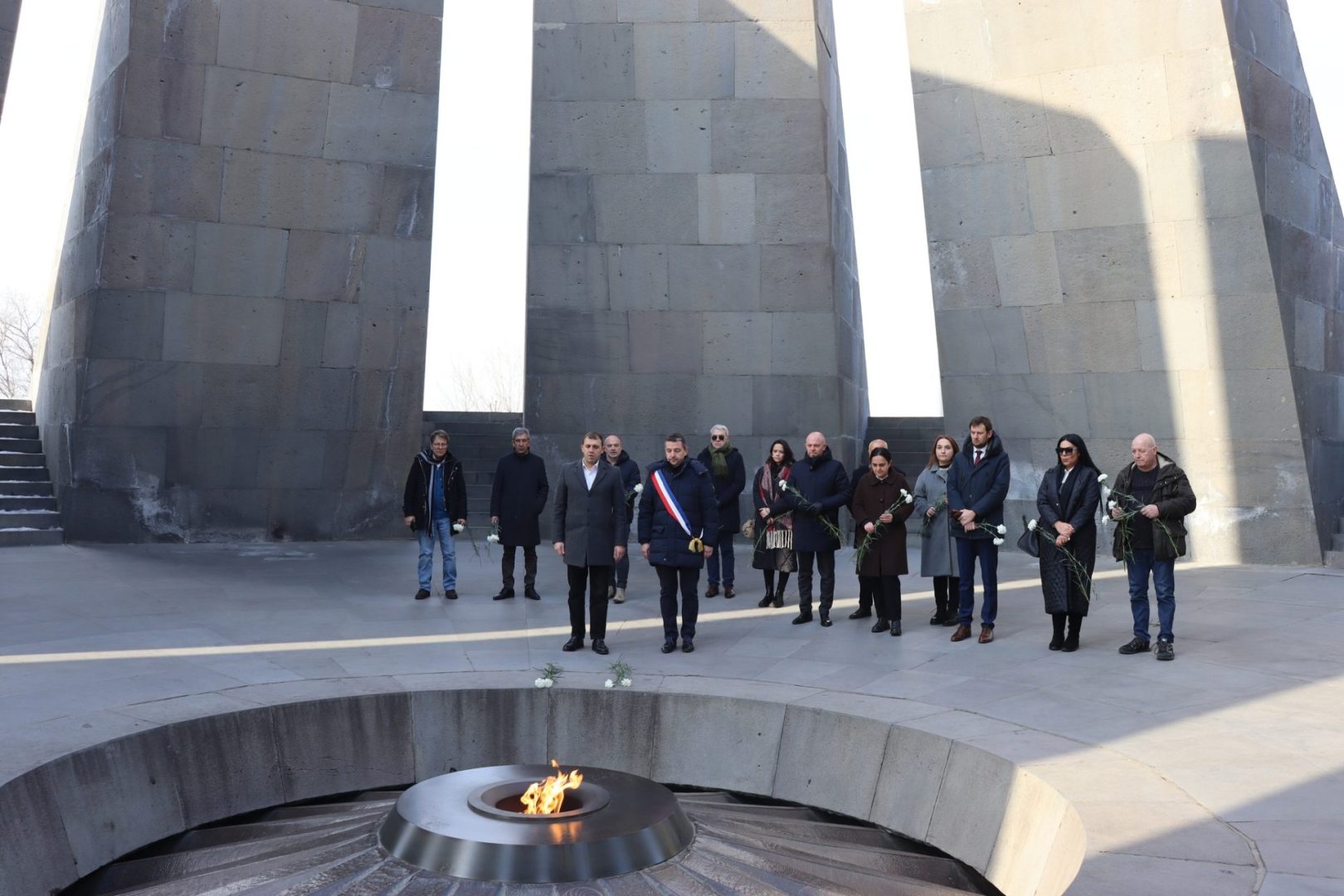 Saint-Etienne Belediye Başkanı başkanlığındaki heyet Ermeni Soykırımı Anıtını ziyaret etti