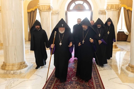 İstanbul Ermeni Patriği, Kutsal Eçmiadzin Ana Makamı’na geldi