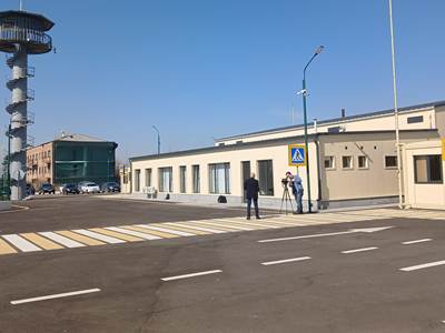 Türkiye’den gazeteciler Ermenistan’da kapalı sınır kapısını ziyaret etti