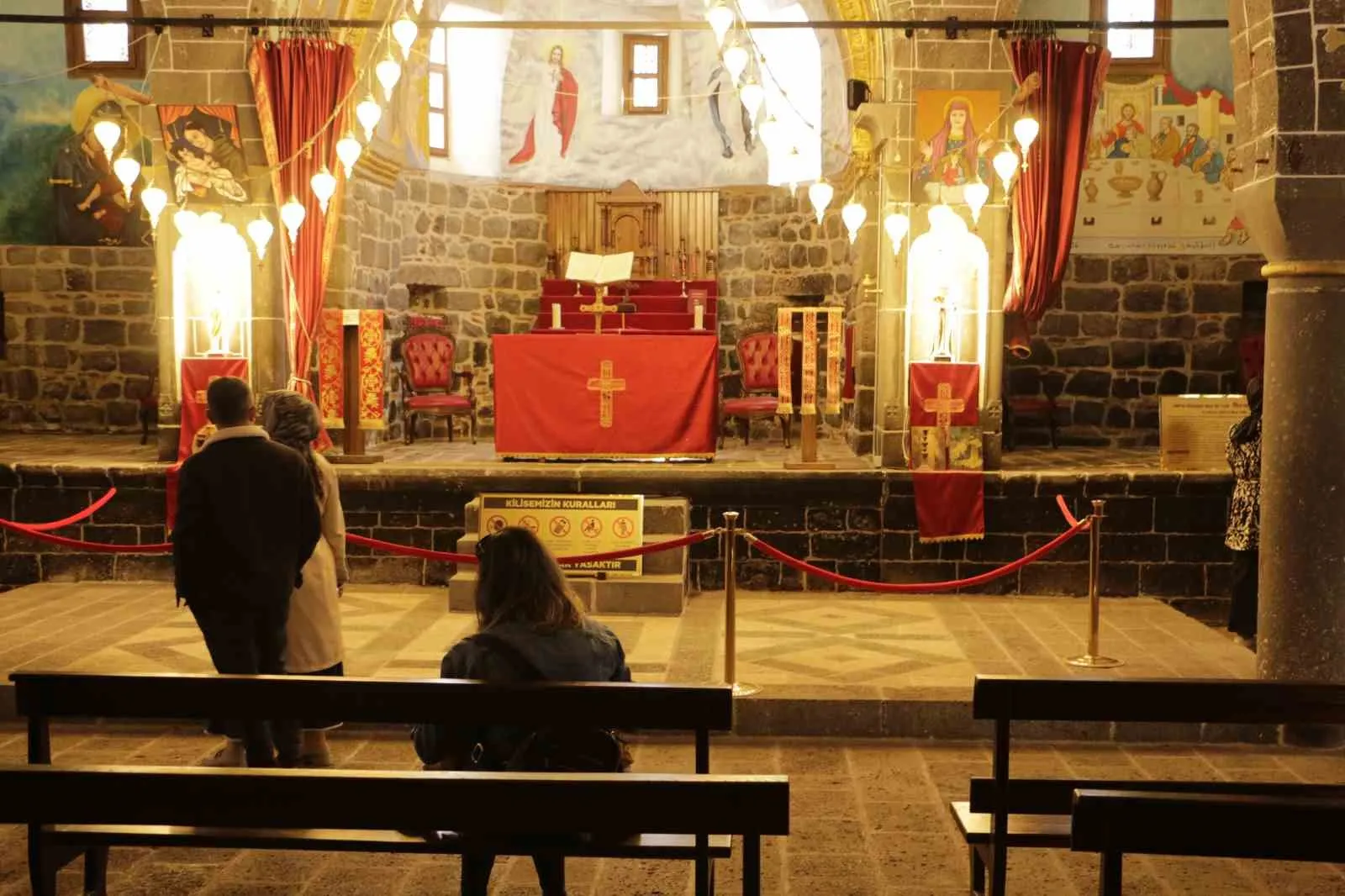 Tarihi kiliseler bayram tatilinde turistlerin akınına uğradı