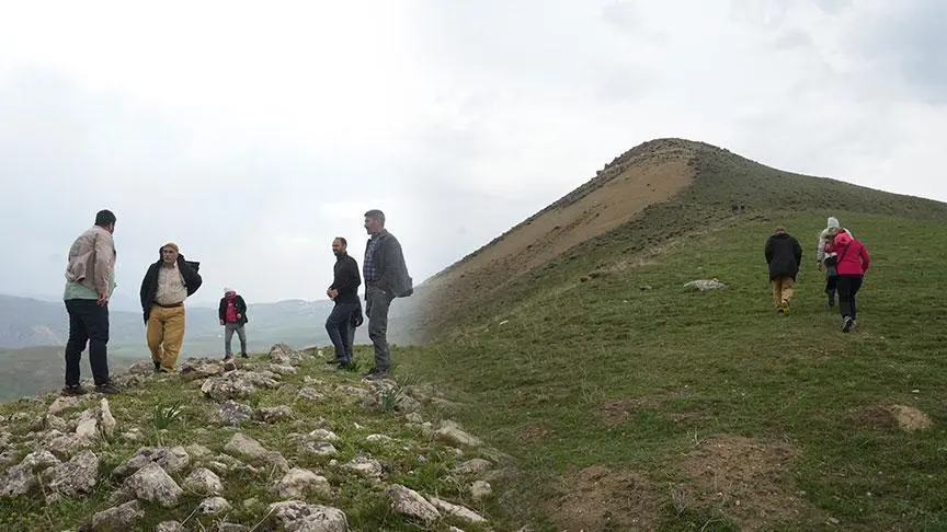 Hayvan otlatan köylüler fark etti! 110 bin ahlat ağacı arasında büyük gizem