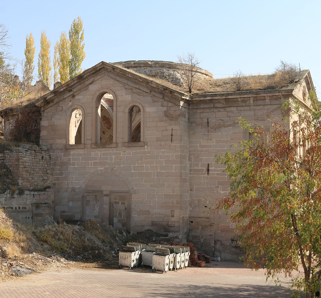 Definecilerin tahribatına uğrayan tarihi kilise için restorasyon talebi