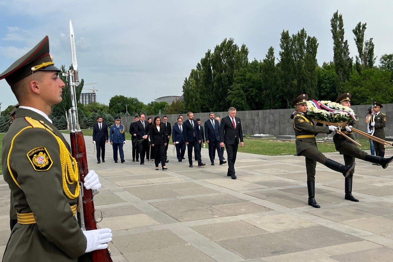 Slovakya Başbakanı Ermeni Soykırımı Anıtını ziyaret etti