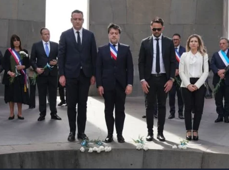 Marsilya Belediye Başkanı Ermeni Soykırımı Anıt Kompleksi’ni ziyaret etti