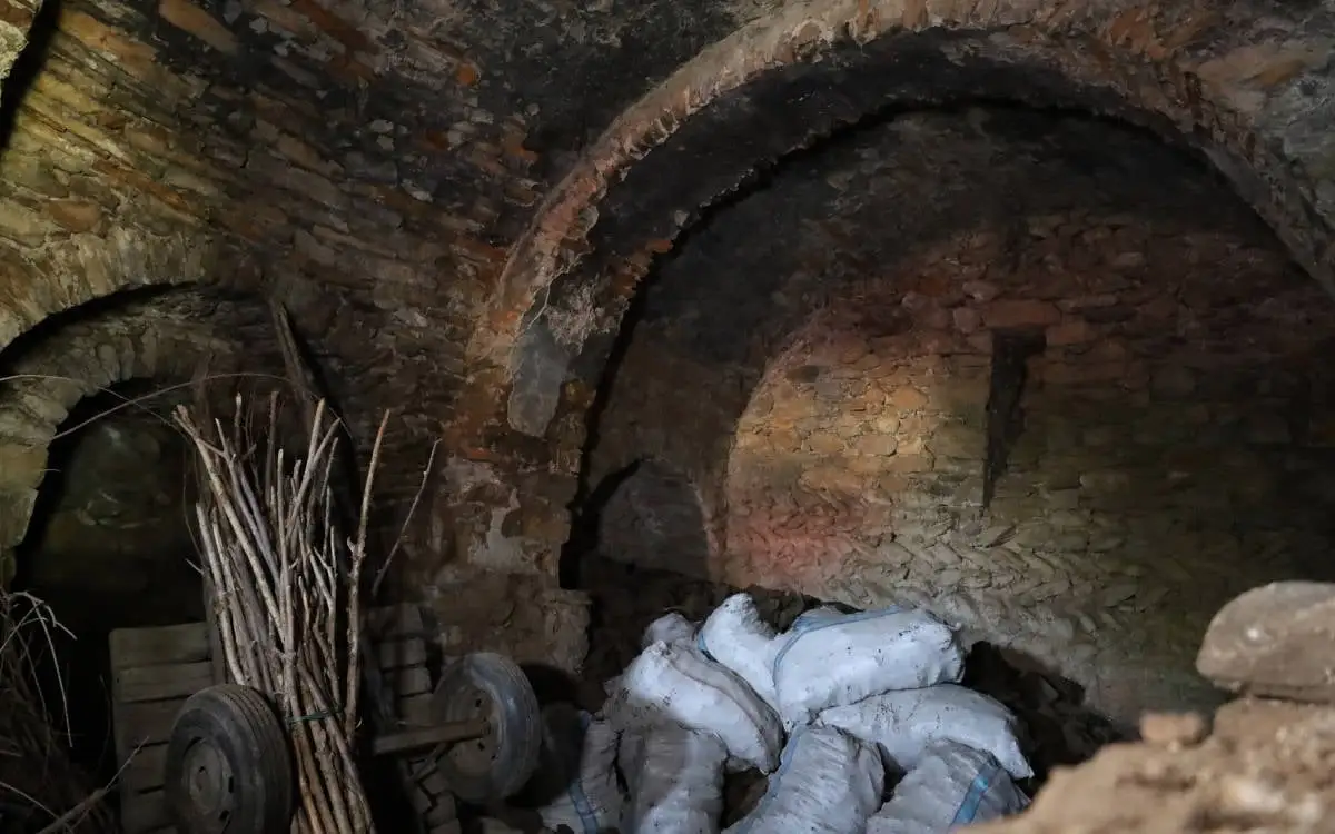 Muş’taki tarihi Kepenek Kilisesi depo olarak kullanılıyor