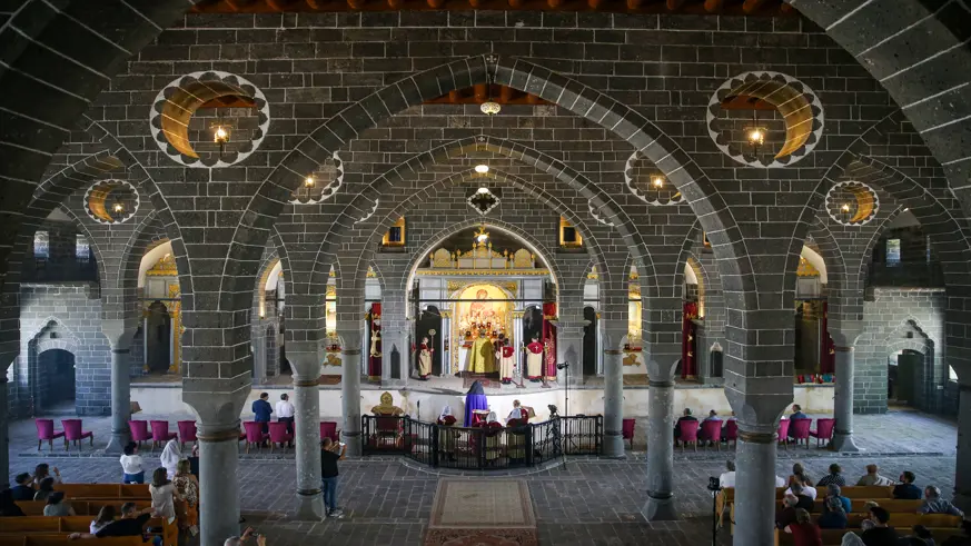 Surp Giragos Ermeni Kilisesi’nde isim günü ayinle kutlandı