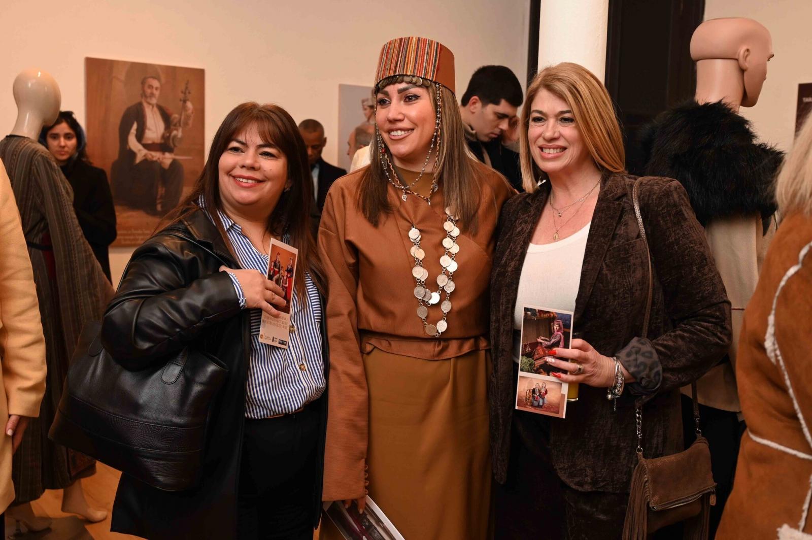 Uruguay’da Ermeni geleneksel kıyafetleri sergisi açıldı