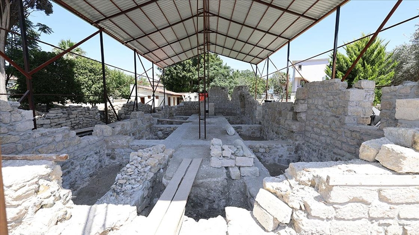 Hatay’da depremde kısmen yıkılan tarihi kilisenin restorasyonu sürüyor