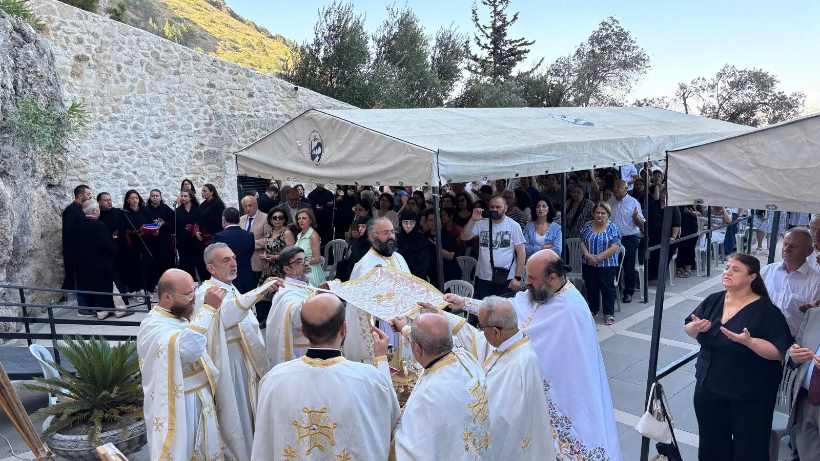 Antakya’da Saint Pierre Kilisesi’nde, Aziz Petrus ve Pavlus Bayramı kutlandı