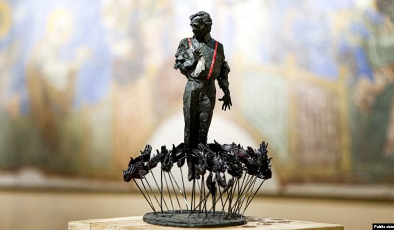 Ermeni şansonye Charles Aznavour’un heykeli Yerevan’da açılacak