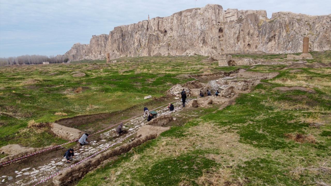 Eski Van Şehri’nin surları ayağa kaldırılıyor