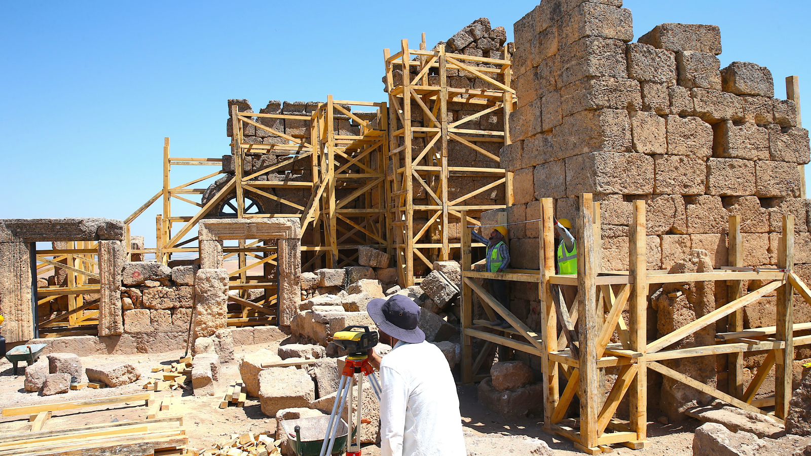 Diyarbakır’da 3 bin yıllık Zerzevan Kalesi’nin restorasyonuna başlandı