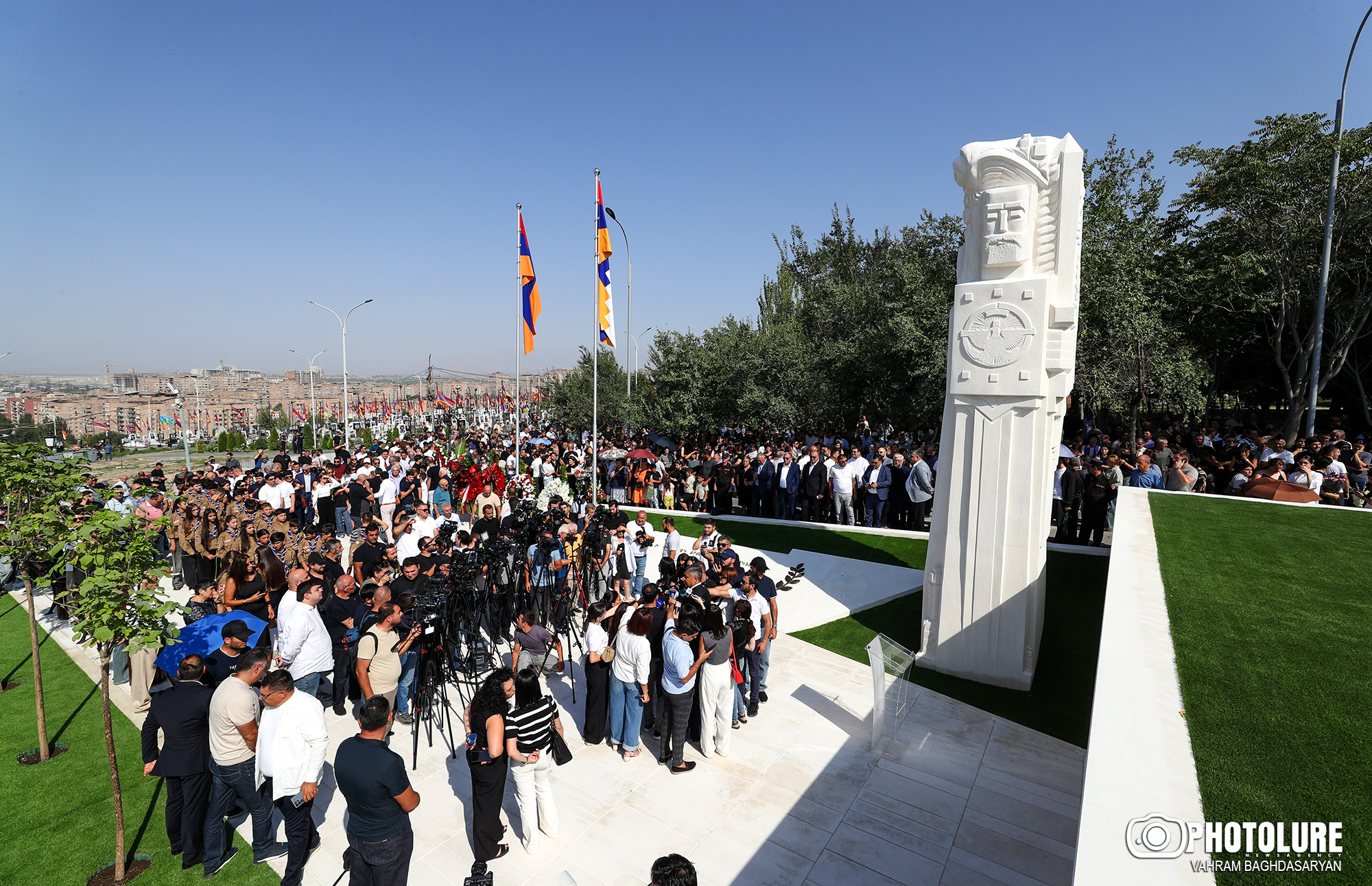“Artsakh’ın Çağrısı” anıtı Yerablur Askeri Panteonu’nda açıldı (Video, Foto)