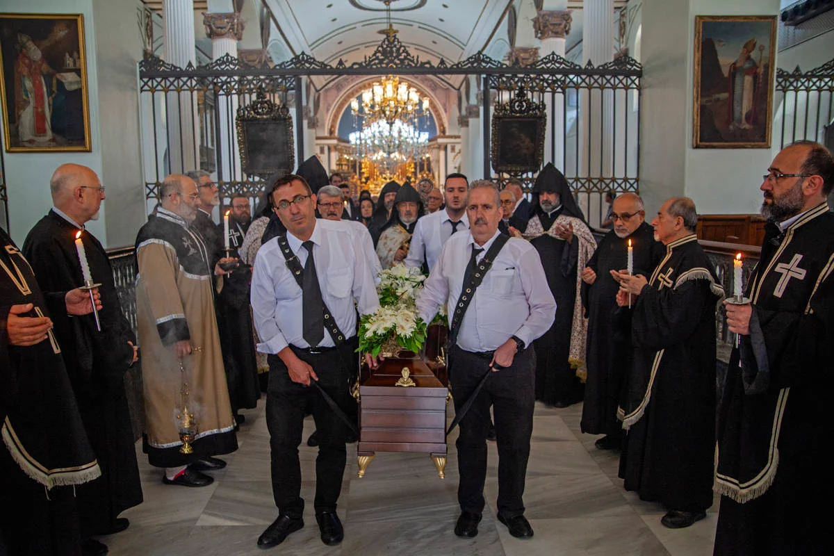 Ermeni toplumunda nüfus erimesi devam ediyor: 527 vefat, 183 vaftiz