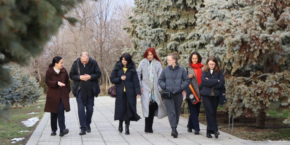 Paris’ten gelen heyet Ermeni Soykırımı Anıtını ziyaret etti