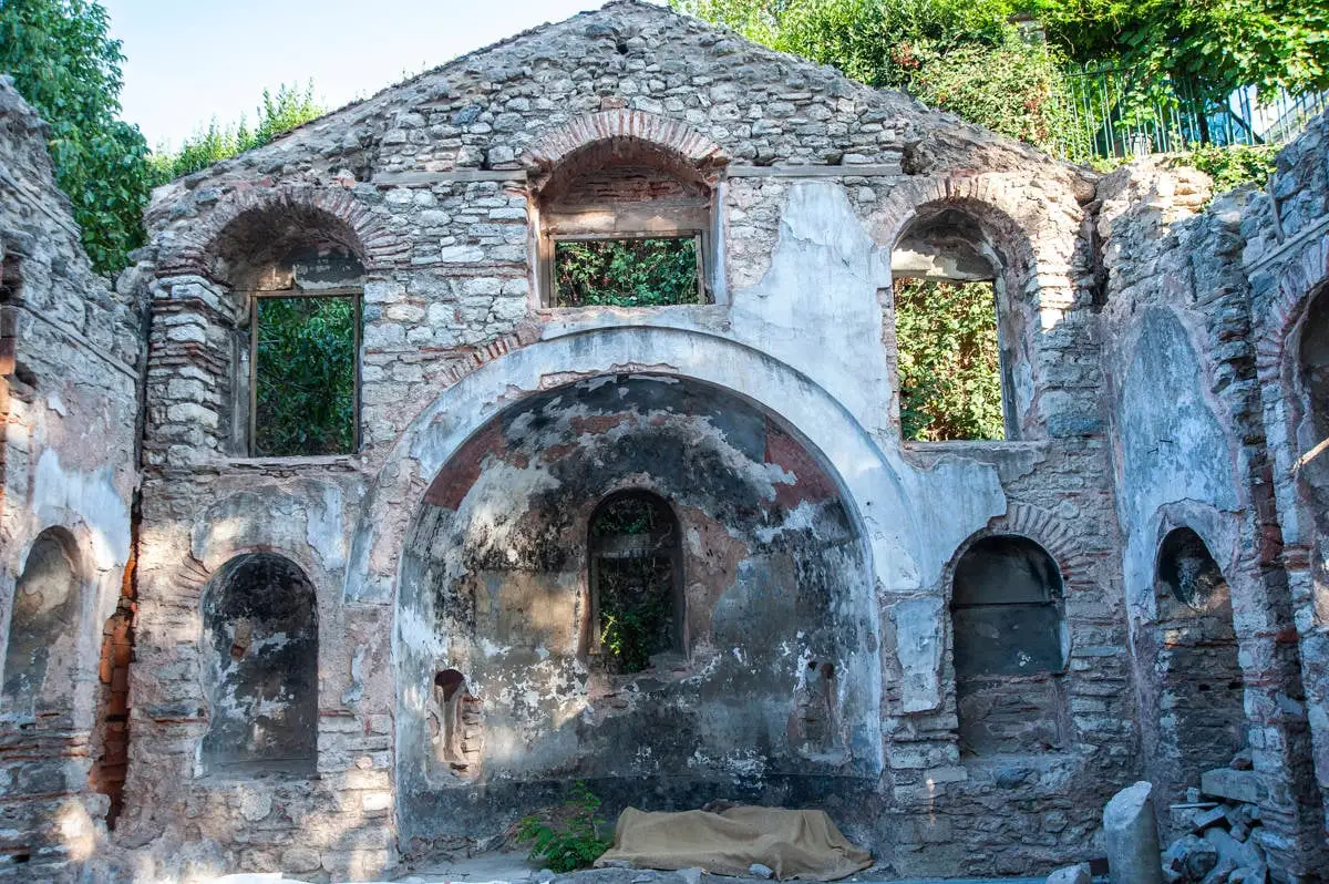 Fener’de küllerinden doğan bir kilise