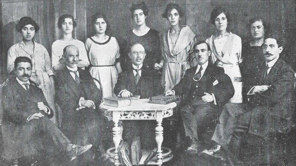 Hem semt okulu hem de yetimlere yuva olmayı başaran çatı: Khorenyan