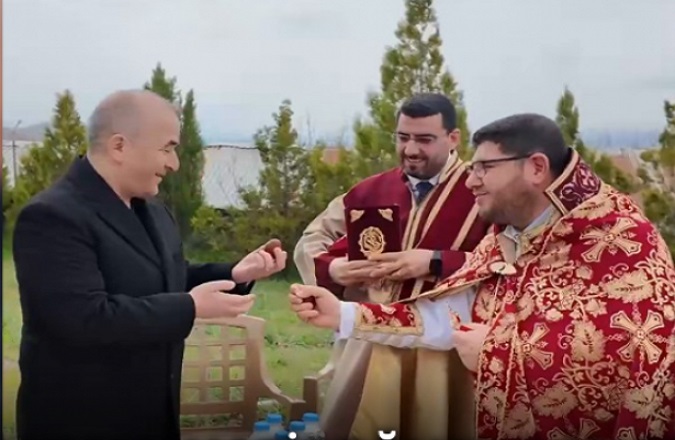 Vali Hatipoğlu’ndan Ermeni Vatandaşlara Paskalya Ziyareti